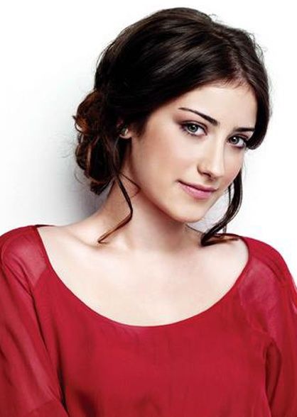 Hazal Kaya Oynayaca Yeni Dizi Den Ne Kadar Alacak Benjamin Kaya